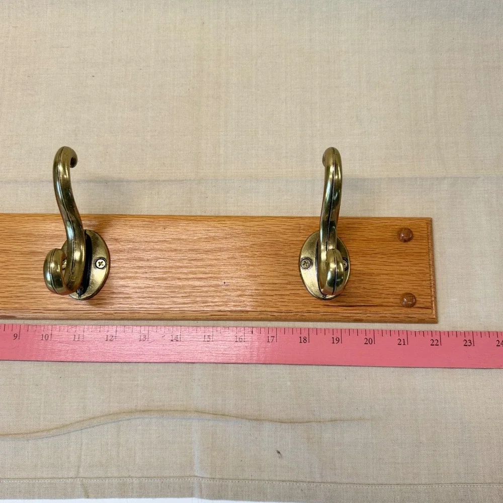 Vintage‎ Oak Wood Wall Mounted Coat Rack 3 Brass Hooks Entryway Mudroom 80s